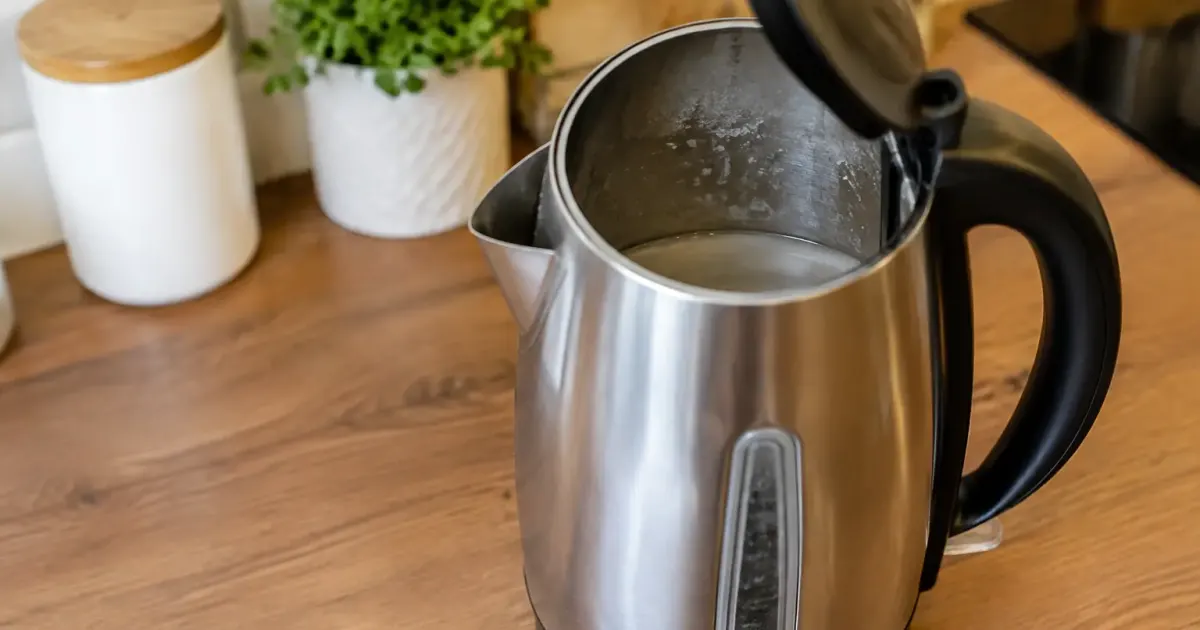 Votre bouilloire entartrée n’a pas besoin de vinaigre blanc, les plombiers visent d’abord la sonde